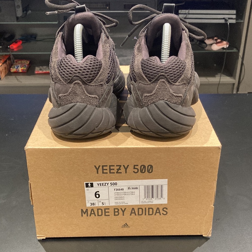 Yeezy 500 - image 4